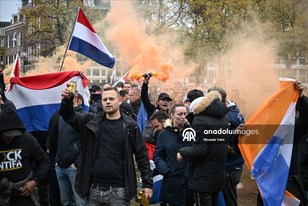 Amsterdam'da göçmen karşıtları gösteri düzenledi