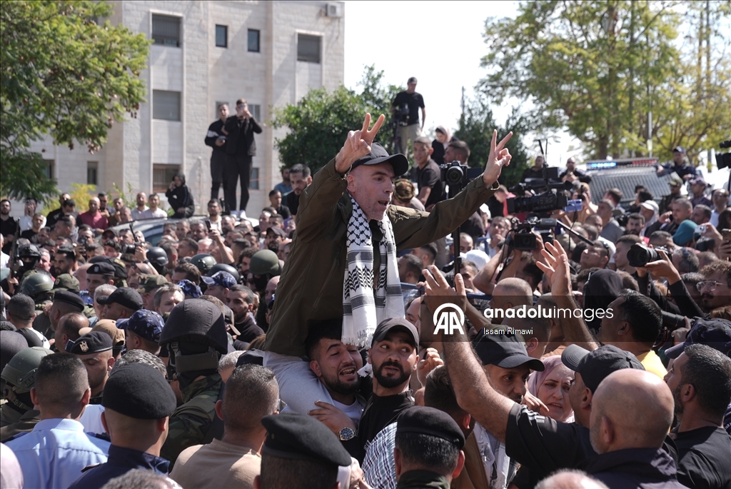 وصول أسرى فلسطينيين من سجن "عوفر" الإسرائيلي إلى رام الله