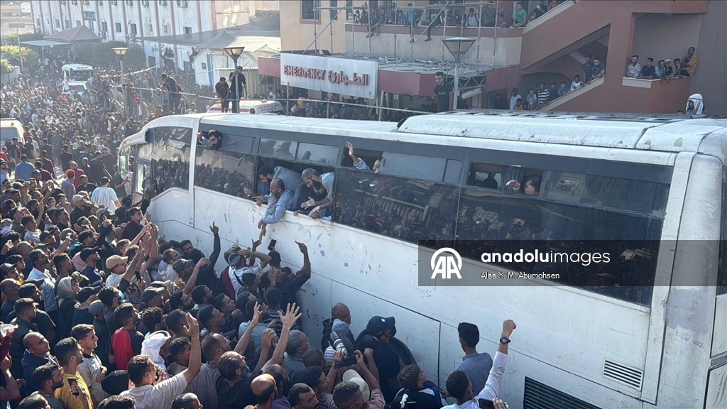 İsrail'in serbest bıraktığı Filistinli esirlerin bir kısmı Gazze'ye ulaştı