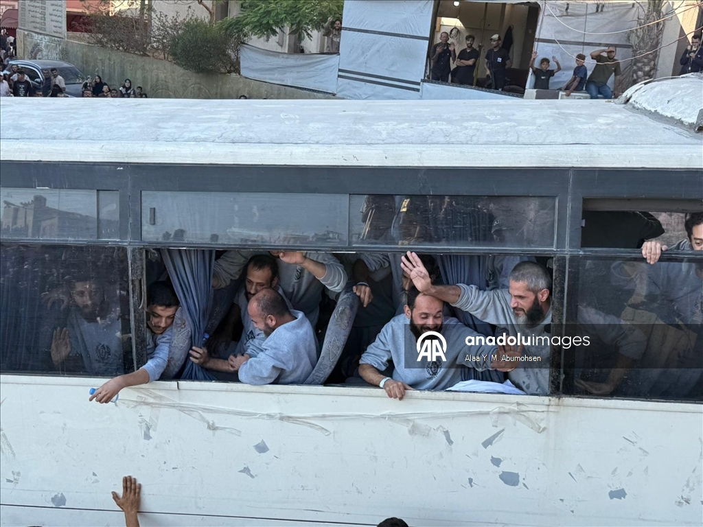 İsrail'in serbest bıraktığı Filistinli esirlerin bir kısmı Gazze'ye ulaştı