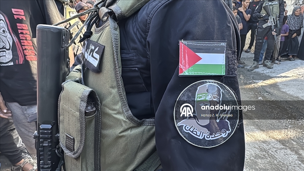 Hamas Gazze'deki İsrailli esirleri Kızılhaç heyetine teslim etmeye başladı