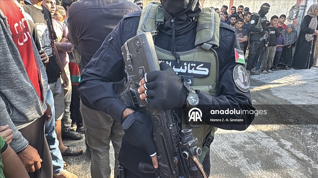 Hamas Gazze'deki İsrailli esirleri Kızılhaç heyetine teslim etmeye başladı