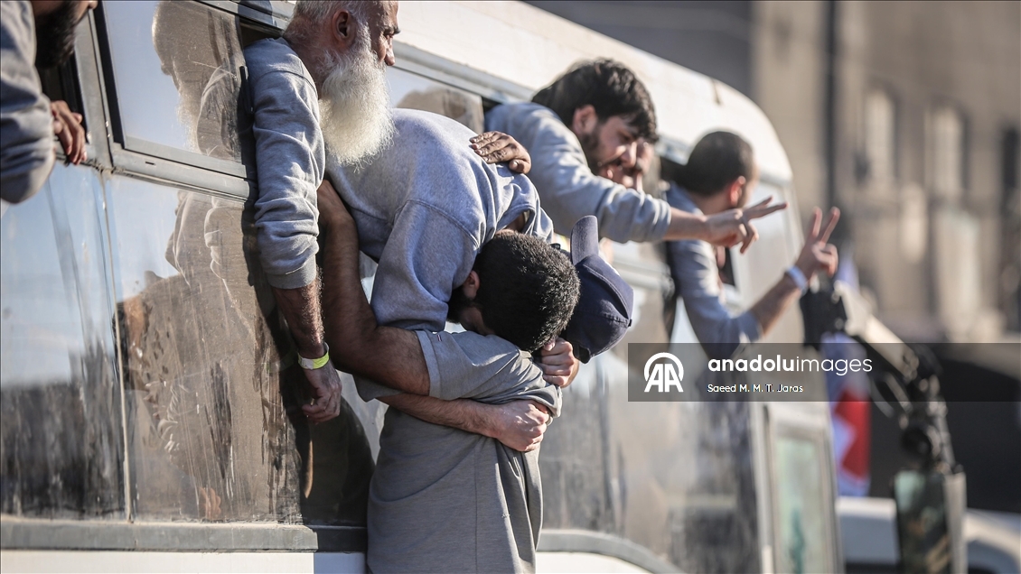 İsrail'in serbest bıraktığı Filistinli esirlerin bir kısmı Gazze'ye ulaştı