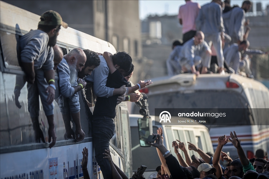 İsrail'in serbest bıraktığı Filistinli esirlerin bir kısmı Gazze'ye ulaştı