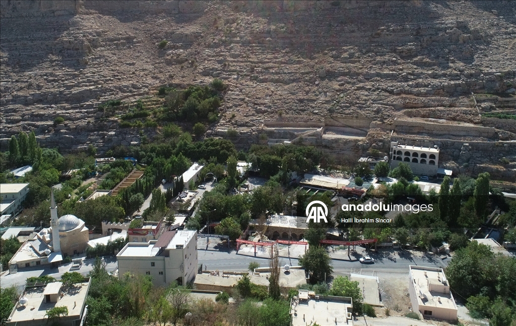 Mardin'de tarihi değirmen temizlenirken yaklaşık 1500 yıllık mozaik bulundu