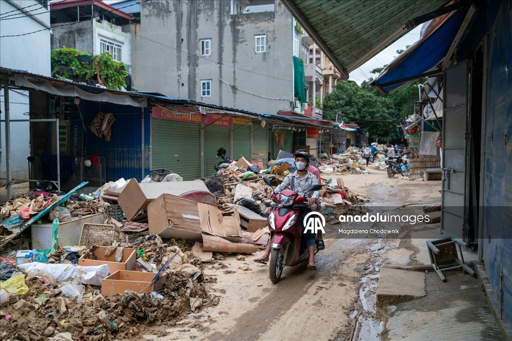 Post-flood cleanup efforts continue in Vietnam's Thai Nguyen