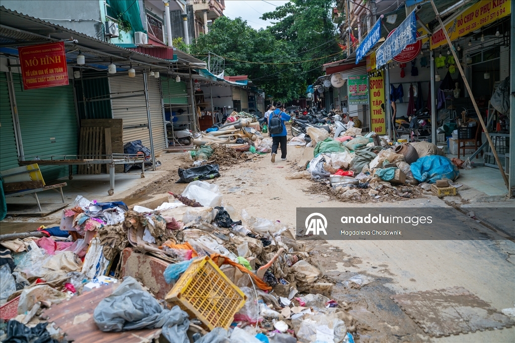 Post-flood cleanup efforts continue in Vietnam's Thai Nguyen