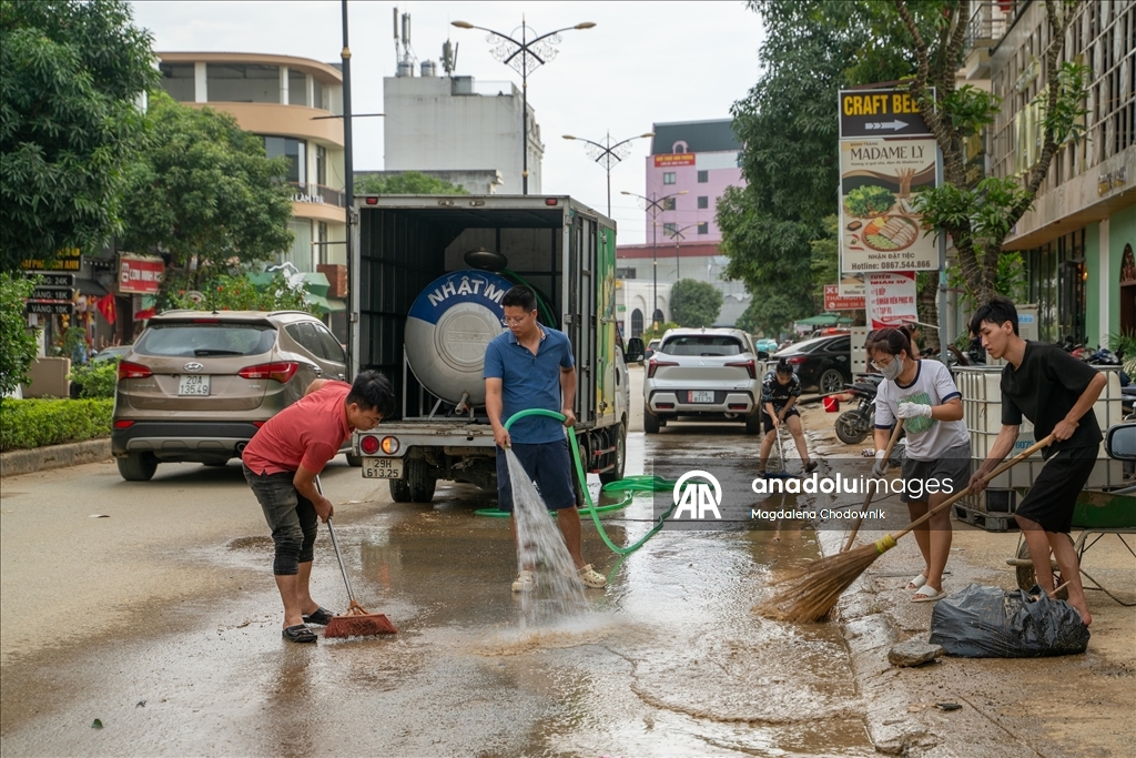 Post-flood cleanup efforts continue in Vietnam's Thai Nguyen