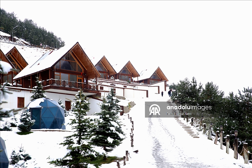 Erzurum'a ekim ayı ortasında yağan kar turizmcileri umutlandırdı