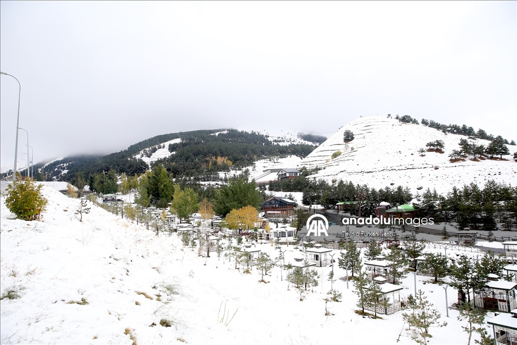 Erzurum'a ekim ayı ortasında yağan kar turizmcileri umutlandırdı