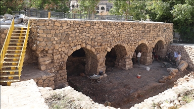 Mardin'de tarihi değirmen temizlenirken yaklaşık 1500 yıllık mozaik bulundu