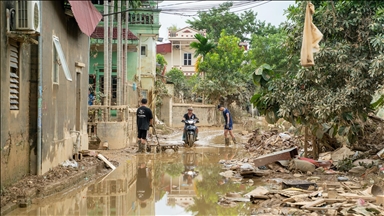 Post-flood cleanup efforts continue in Vietnam's Thai Nguyen