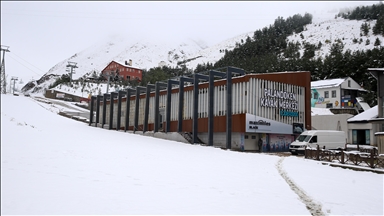 Erzurum'a ekim ayı ortasında yağan kar turizmcileri umutlandırdı