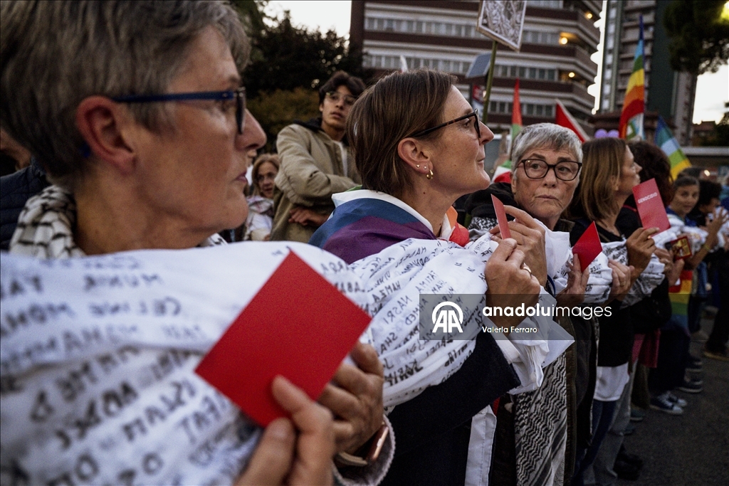 İtalya-İsrail maçı öncesi binlerce kişi İsrail'i protesto etti 15