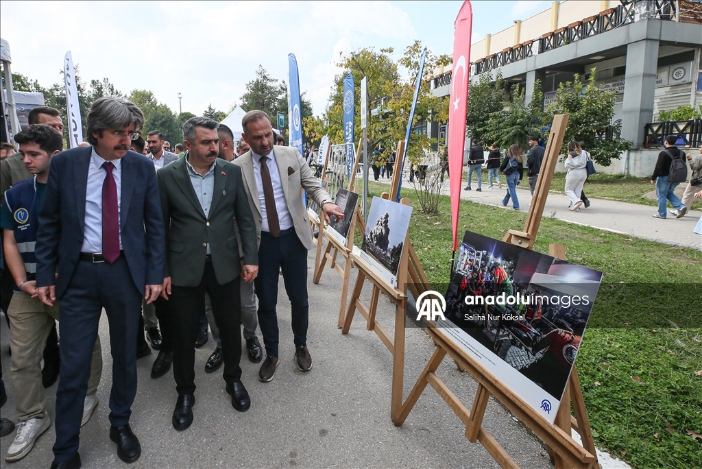 Bursa Uludağ Üniversitesi'nde AA'nın "Kanıt" kitabındaki fotoğraflardan oluşan sergi açıldı