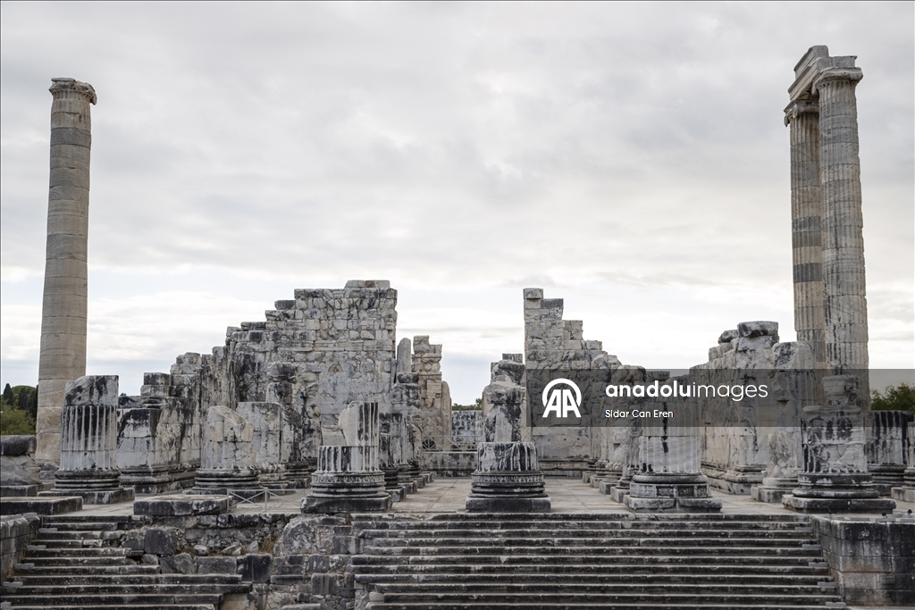 Ancient Temple of Apollo in Didim attracts visitors with majestic architecture