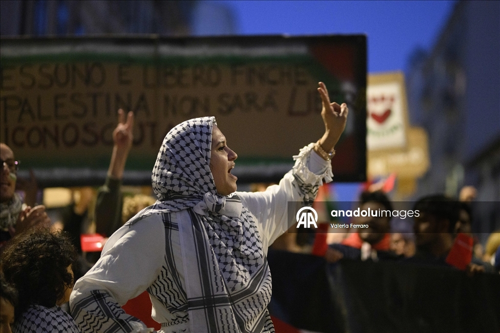 İtalya-İsrail maçı öncesi binlerce kişi İsrail'i protesto etti 17