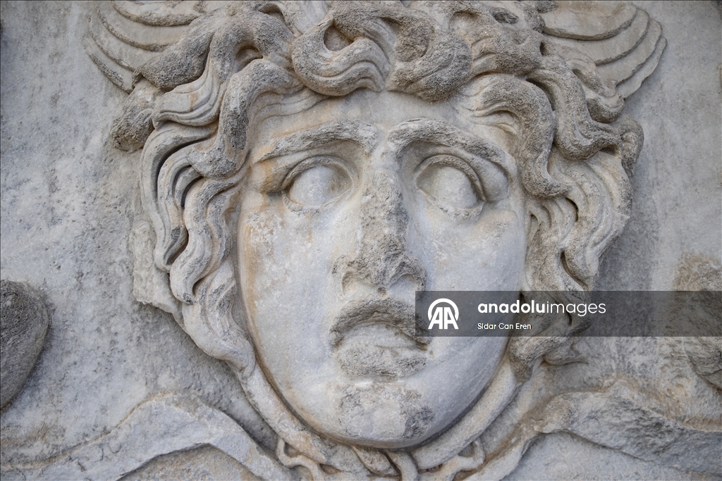 Ancient Temple of Apollo in Didim attracts visitors with majestic architecture