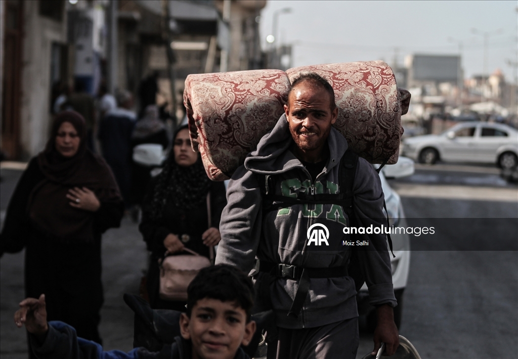 Gazze’de ateşkesin ardından Filistinlilerin dönüşü sürüyor