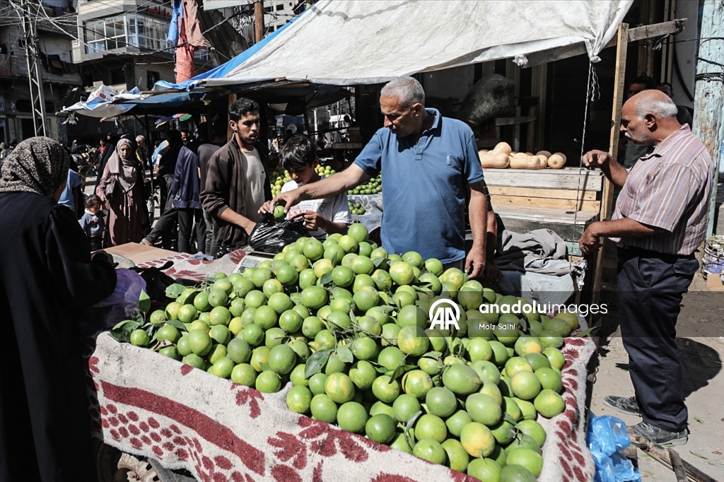 Ateşkesin ardından Gazze'deki pazarlarda hareketlilik yaşandı