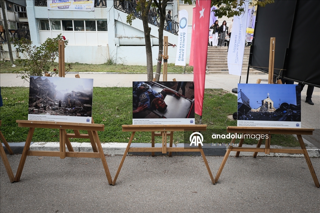 Bursa Uludağ Üniversitesi'nde AA'nın "Kanıt" kitabındaki fotoğraflardan oluşan sergi açıldı