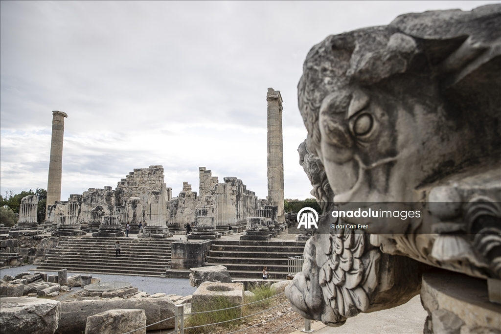 Ancient Temple of Apollo in Didim attracts visitors with majestic architecture