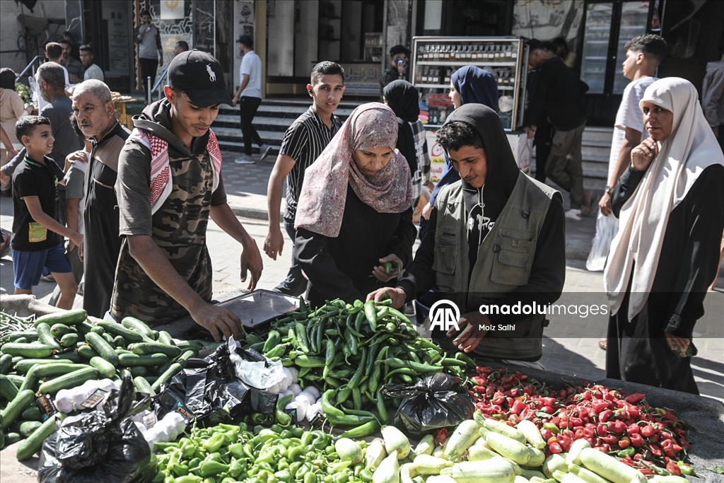 Ateşkesin ardından Gazze'deki pazarlarda hareketlilik yaşandı
