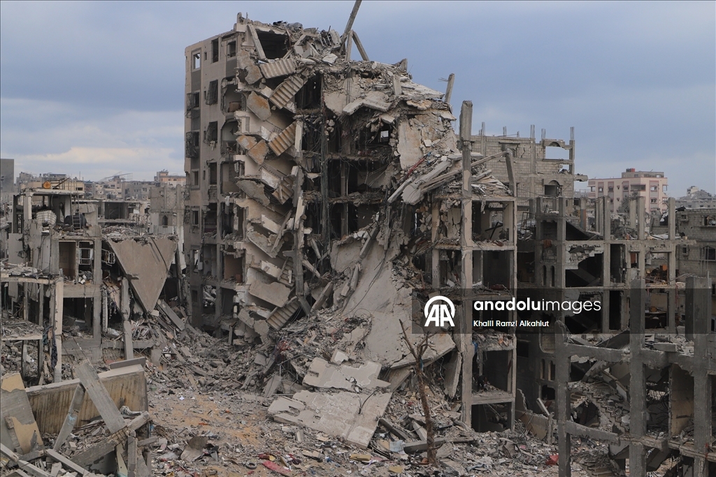 Ateşkesin ardından Gazze'nin Şucaiyye Mahallesi'ne dönen Filistinliler, yıkımla karşılaşıyor
