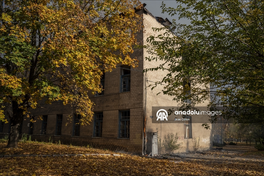 Ukrayna'nın Druzhkivka kentinde kamu binaları saldırılar sonrası ağır hasar aldı