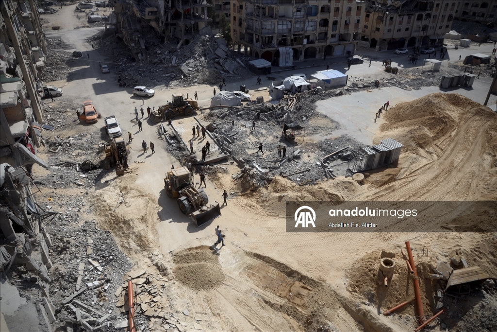 Filistinli ekipler, Han Yunus'ta yaşamını yitiren İsrailli esirlerin cenazelerini arıyor
