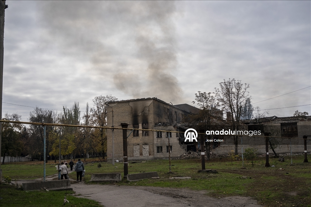 Ukrayna'nın Druzhkivka kentinde kamu binaları saldırılar sonrası ağır hasar aldı