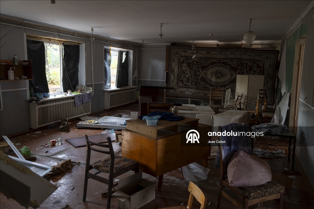 Ukrayna'nın Druzhkivka kentinde kamu binaları saldırılar sonrası ağır hasar aldı