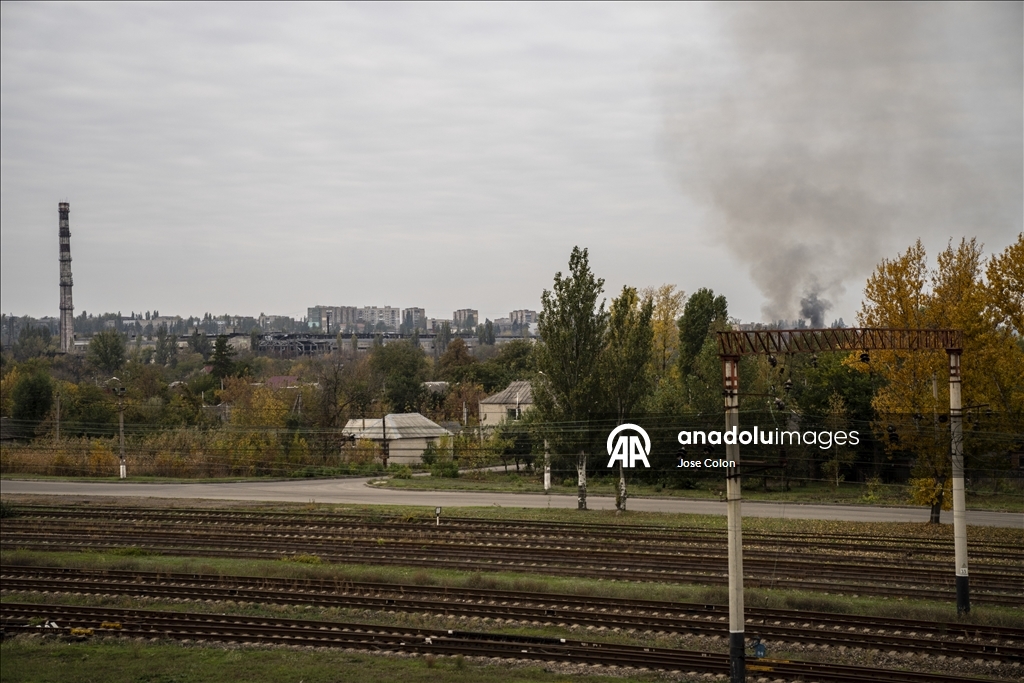 Ukrayna'nın Druzhkivka kentinde kamu binaları saldırılar sonrası ağır hasar aldı