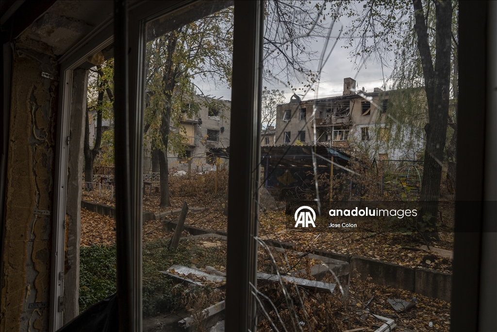 Ukrayna'nın Druzhkivka kentinde kamu binaları saldırılar sonrası ağır hasar aldı