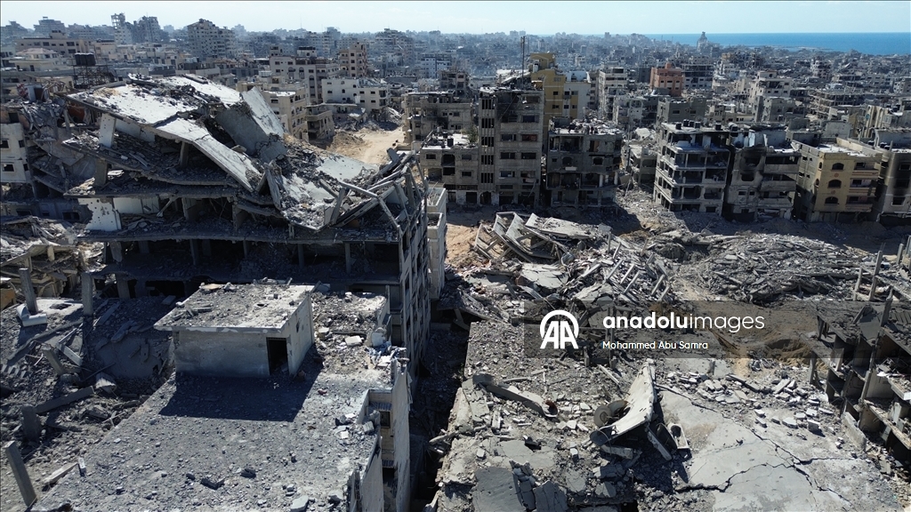 İsrail'in Gazze'nin Şeyh Rıdvan Mahallesi'nde bıraktığı yıkım havadan görüntülendi