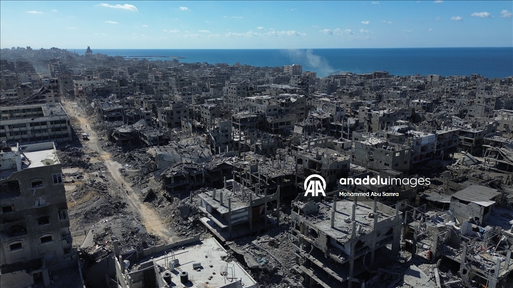 İsrail'in Gazze'nin Şeyh Rıdvan Mahallesi'nde bıraktığı yıkım havadan görüntülendi
