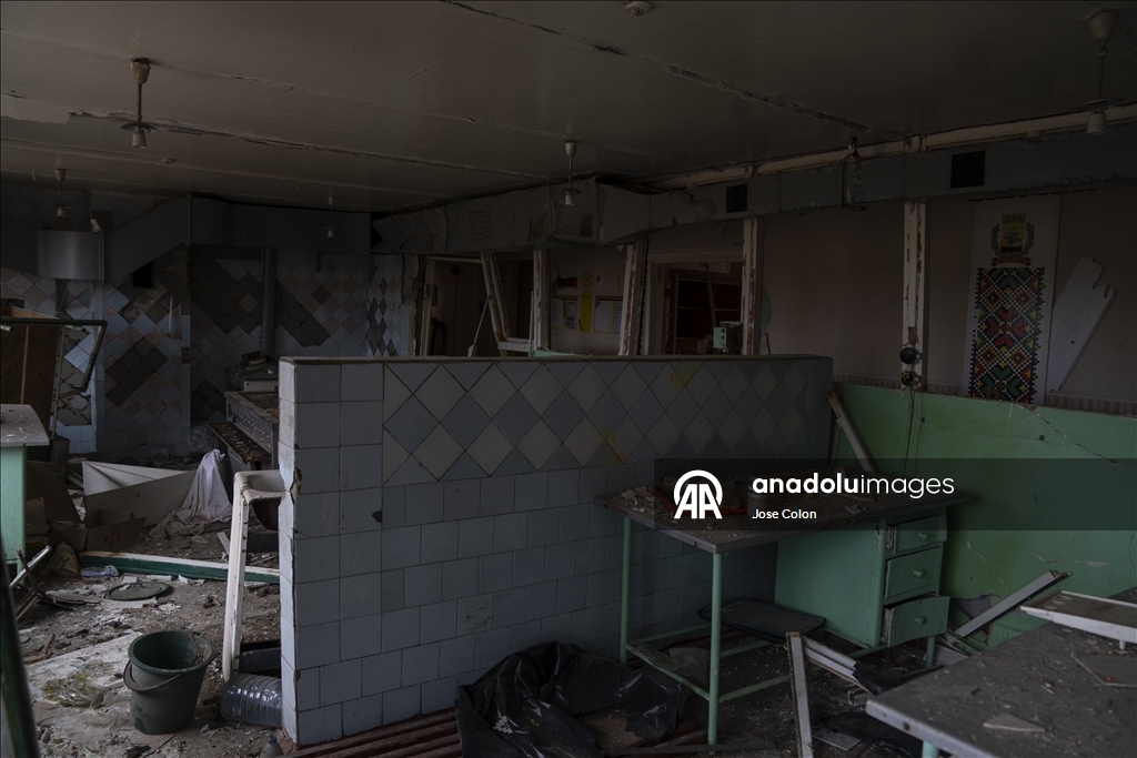Ukrayna'nın Druzhkivka kentinde kamu binaları saldırılar sonrası ağır hasar aldı