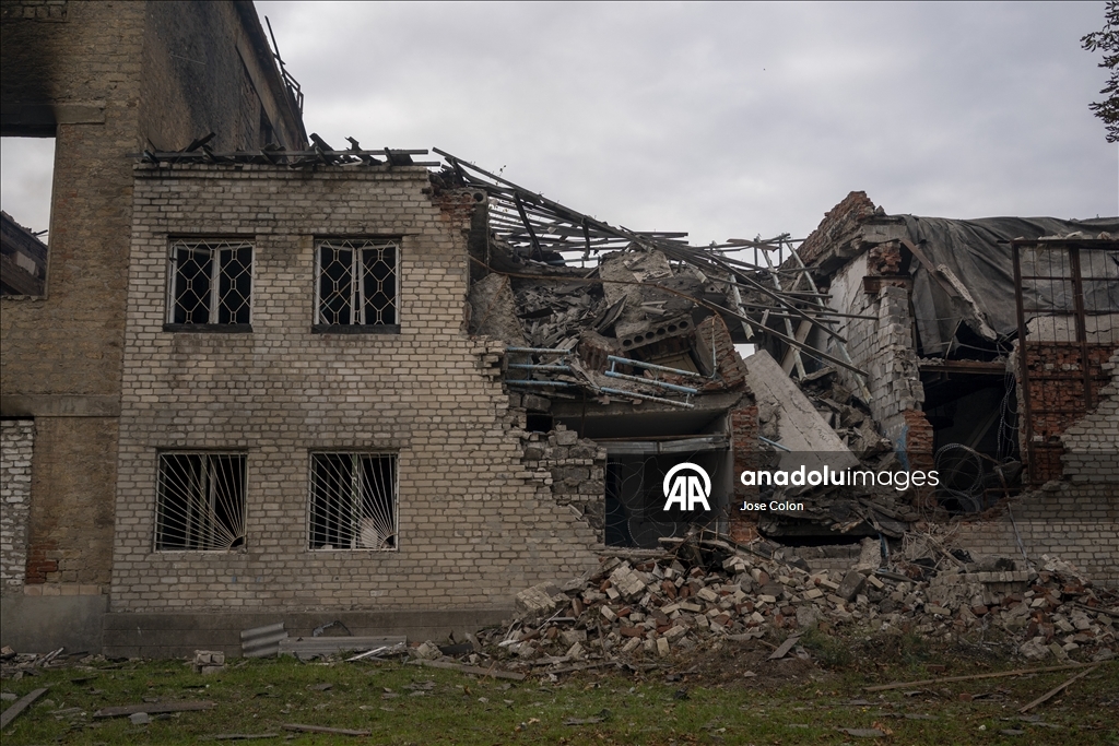 Ukrayna'nın Druzhkivka kentinde kamu binaları saldırılar sonrası ağır hasar aldı