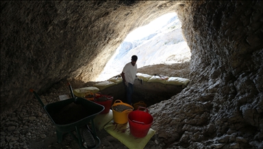 Bitlis'teki Delikli Mağara'da 8 bin yıllık yaşamın izleri gün yüzüne çıkarıldı