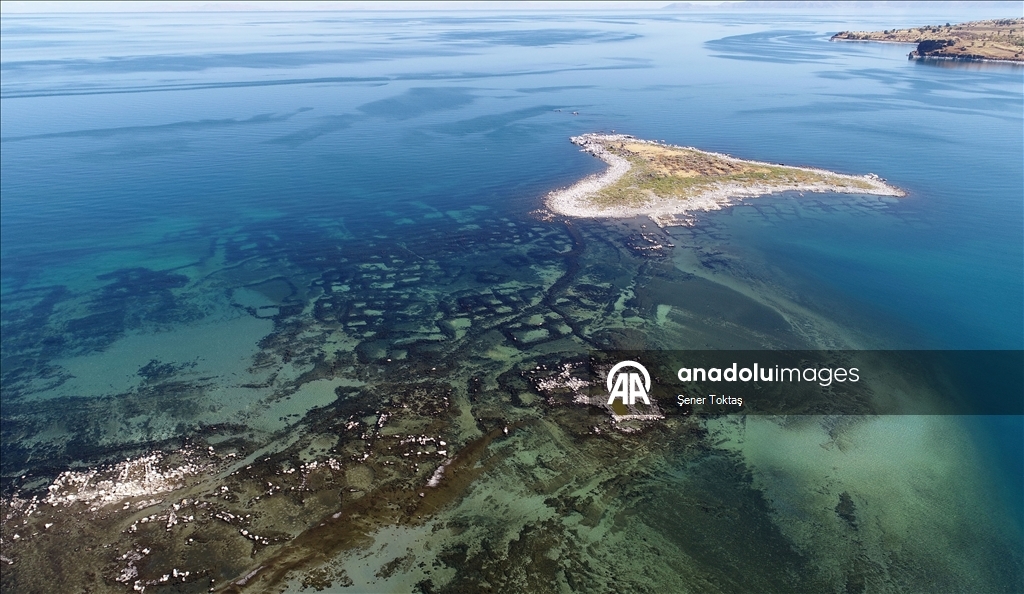 Hot weather and drought accelerate water loss in Lake Van