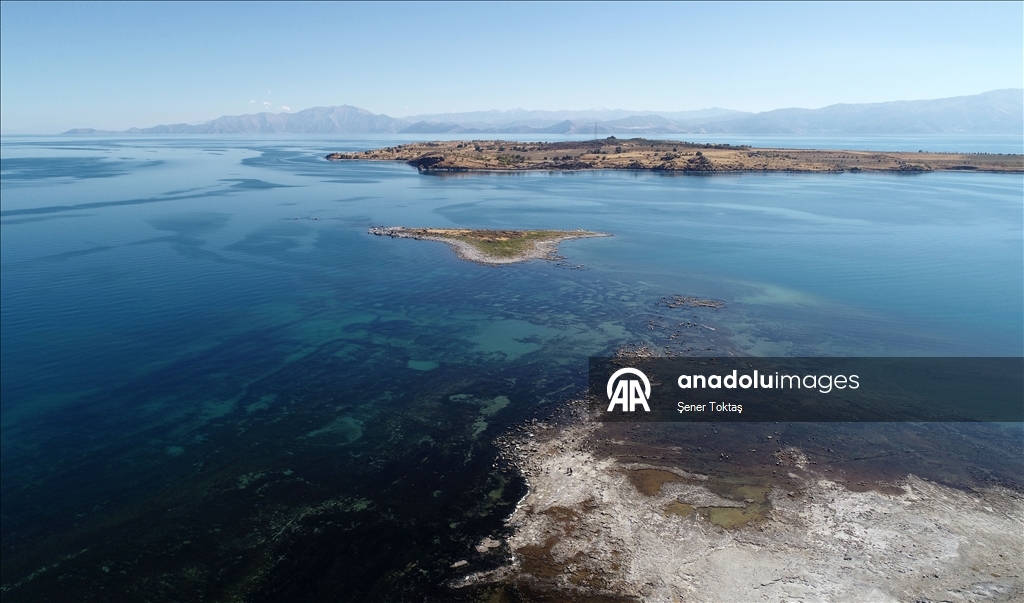 Hot weather and drought accelerate water loss in Lake Van