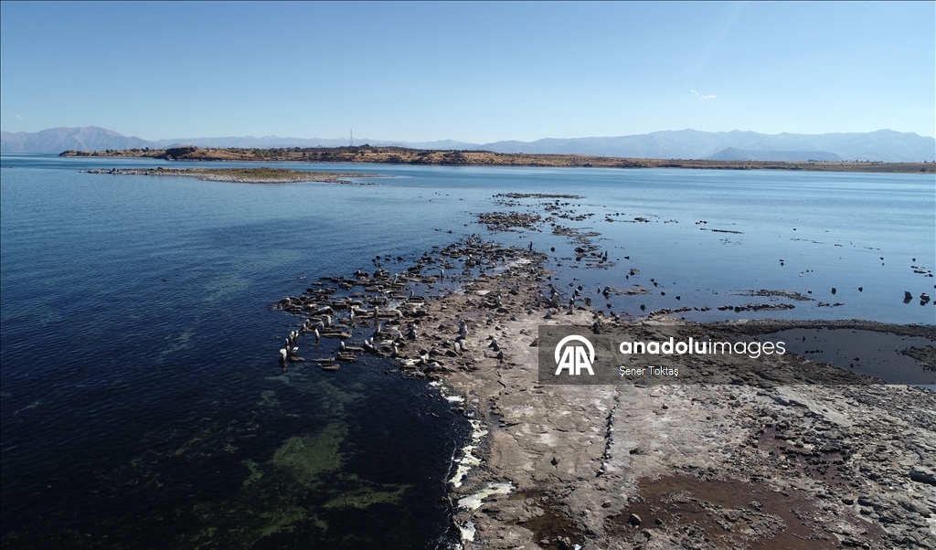 Hot weather and drought accelerate water loss in Lake Van