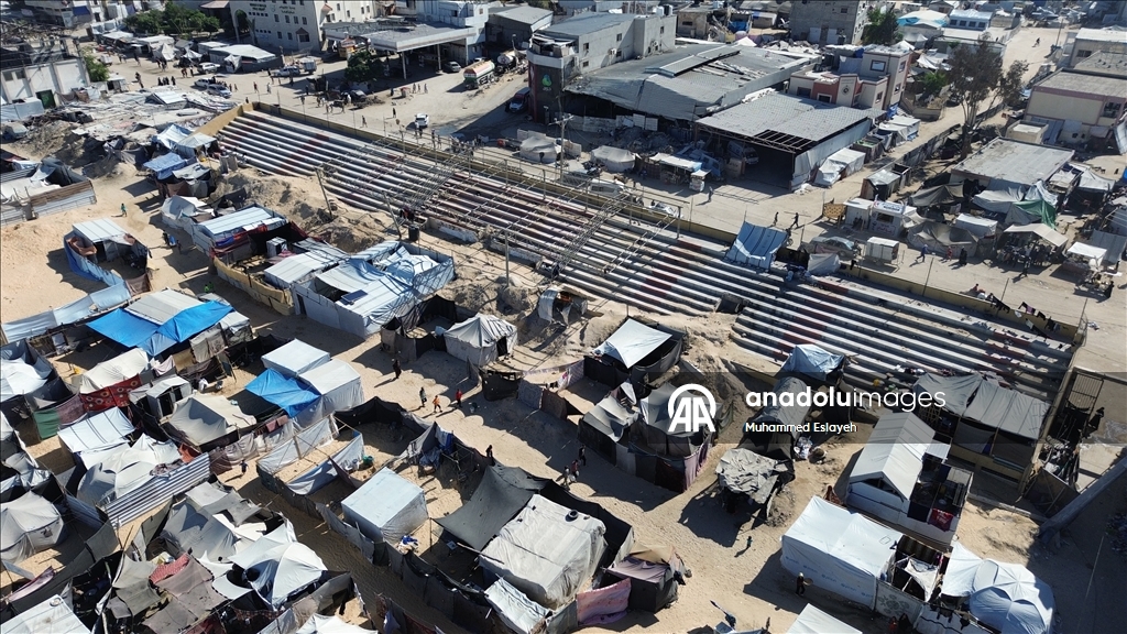 Han Yunus Belediye Stadyumu, yerinden edilmiş Filistinli ailelerin geçici evi oldu
