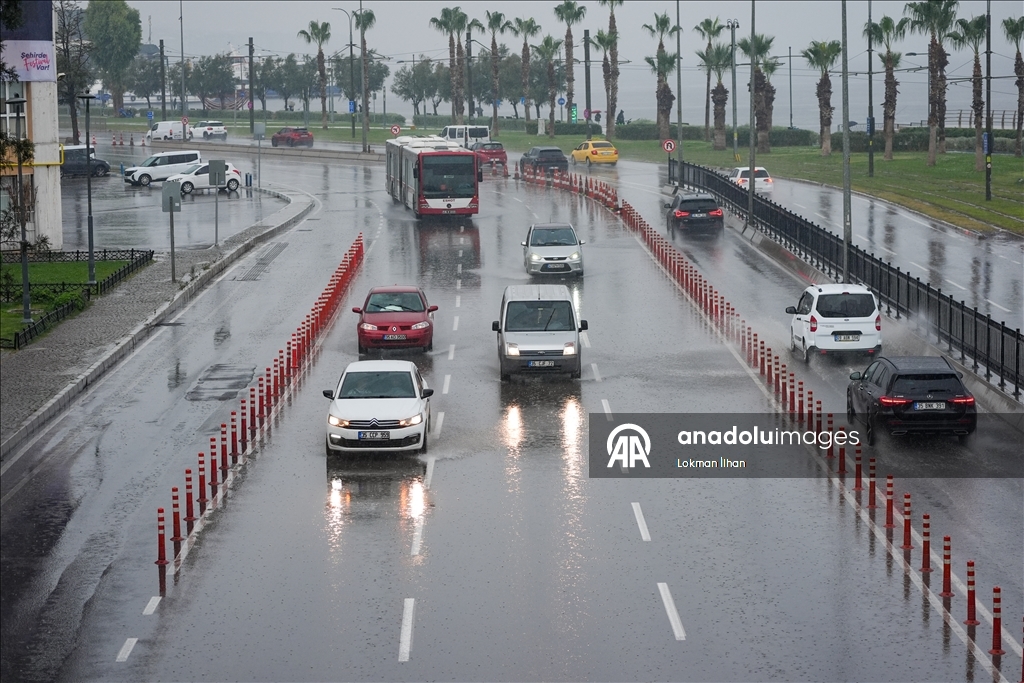 İzmir'de sağanak