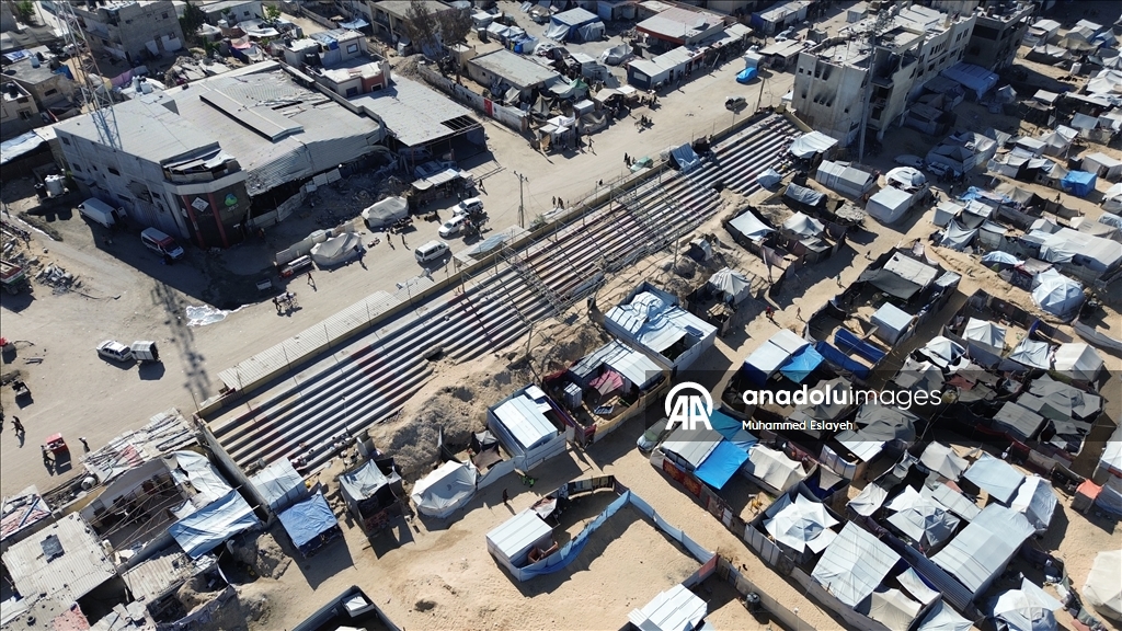 Han Yunus Belediye Stadyumu, yerinden edilmiş Filistinli ailelerin geçici evi oldu