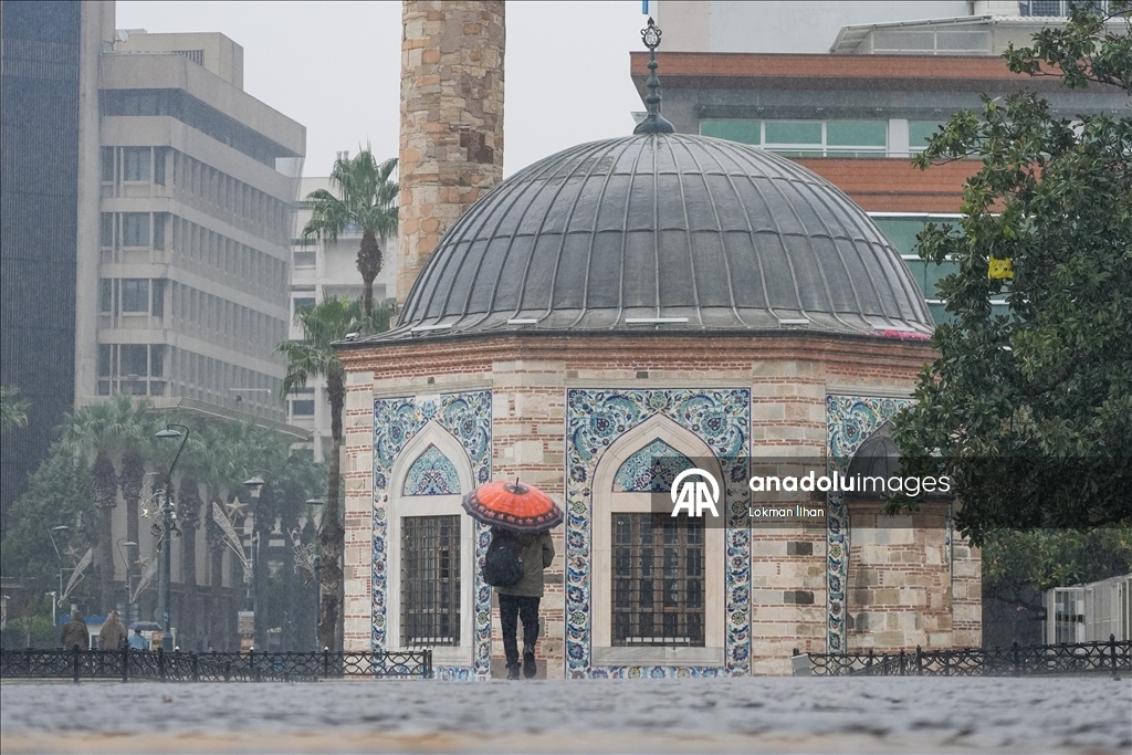 İzmir'de sağanak