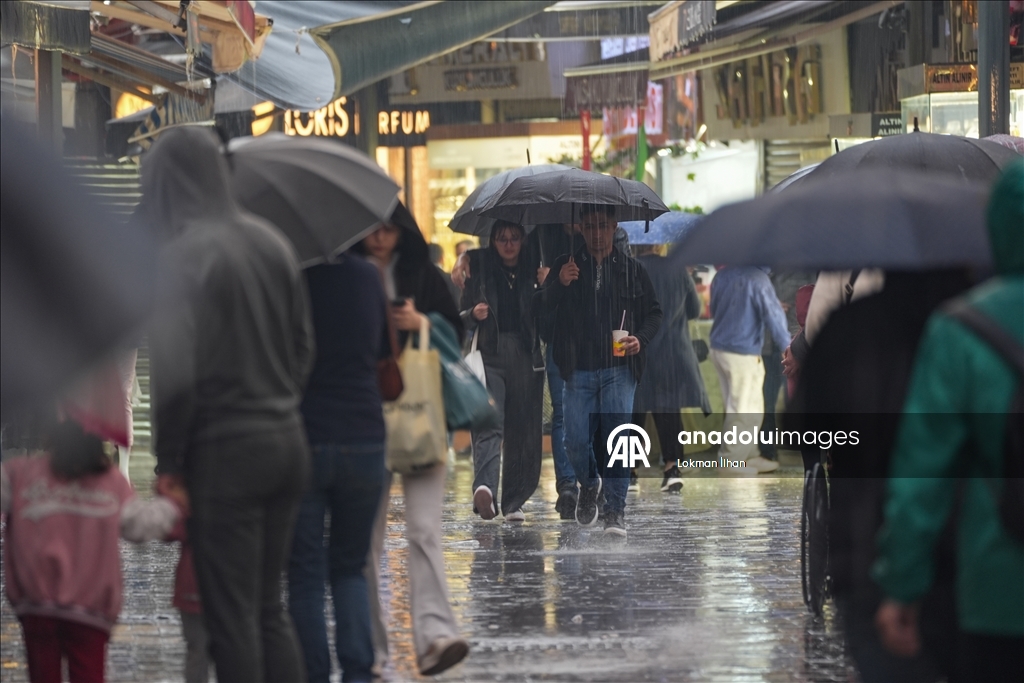 İzmir'de sağanak