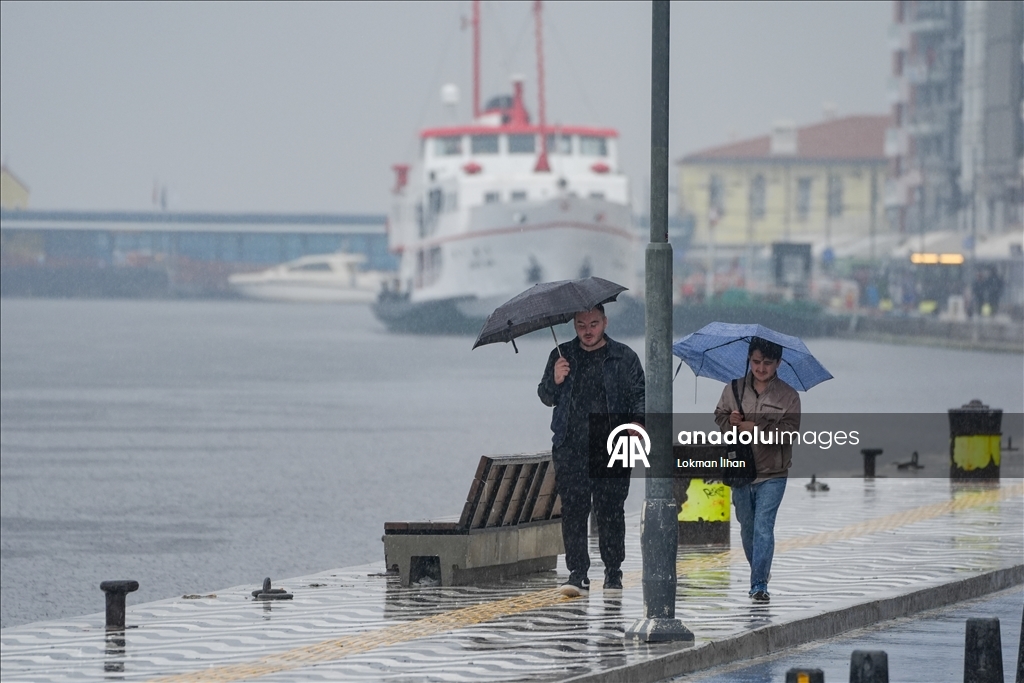 İzmir'de sağanak