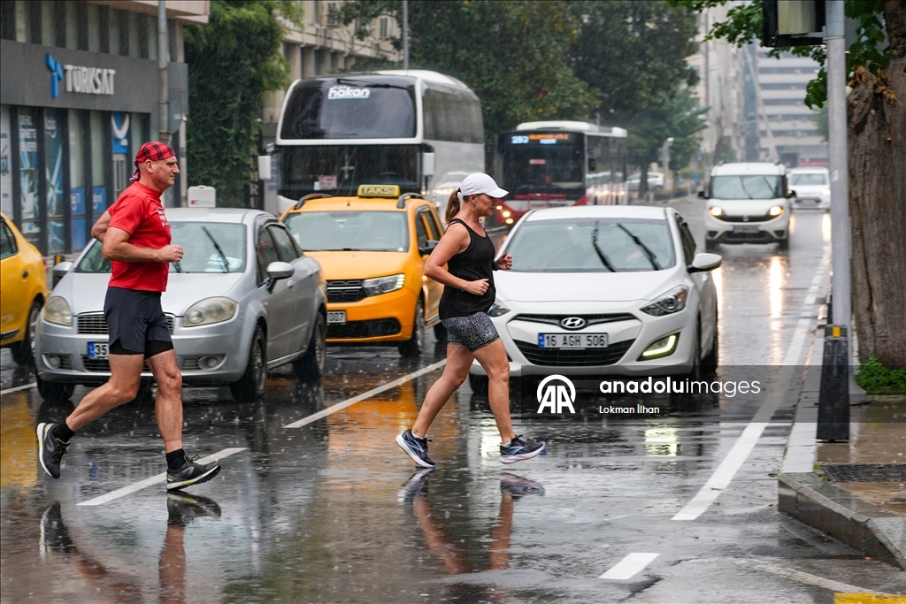 İzmir'de sağanak