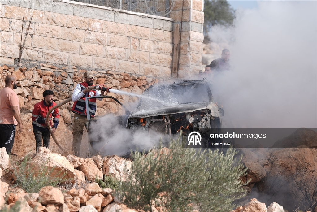 الضفة.. مستوطنون إسرائيليون يحرقون مركبات فلسطينية في ترمسعيا